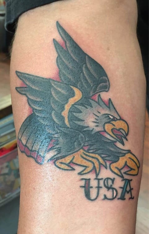 A traditional diving eagle with yellow claws appears above USA lettering on the upper arm.