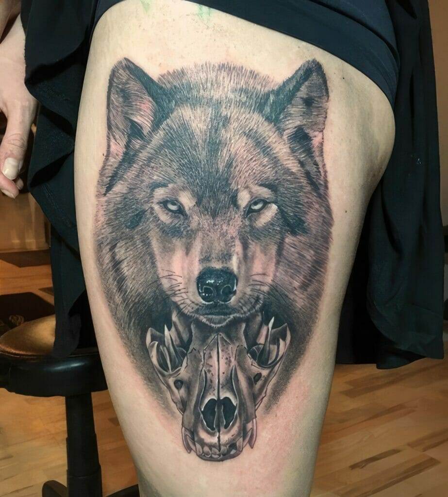 A tattoo of a wolf on a woman's thigh.