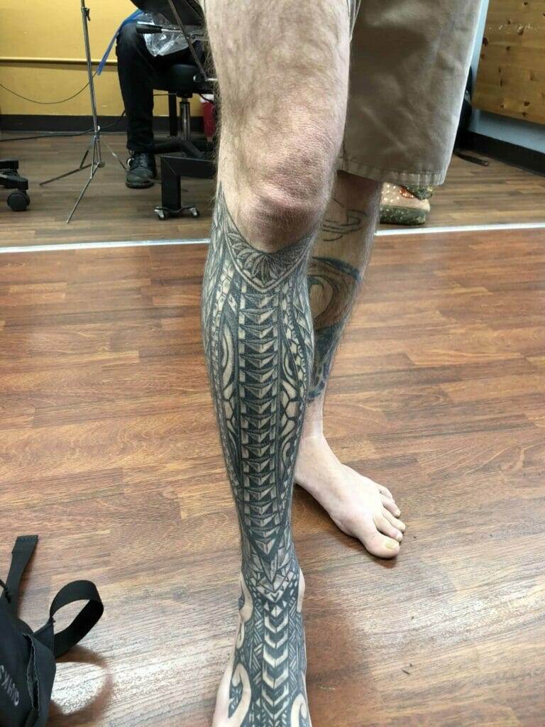 Tattoo, leg.